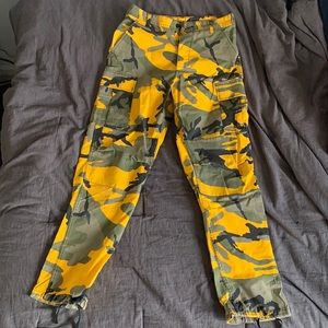 Yellow Camo Cargo Pants - Size men’s S
